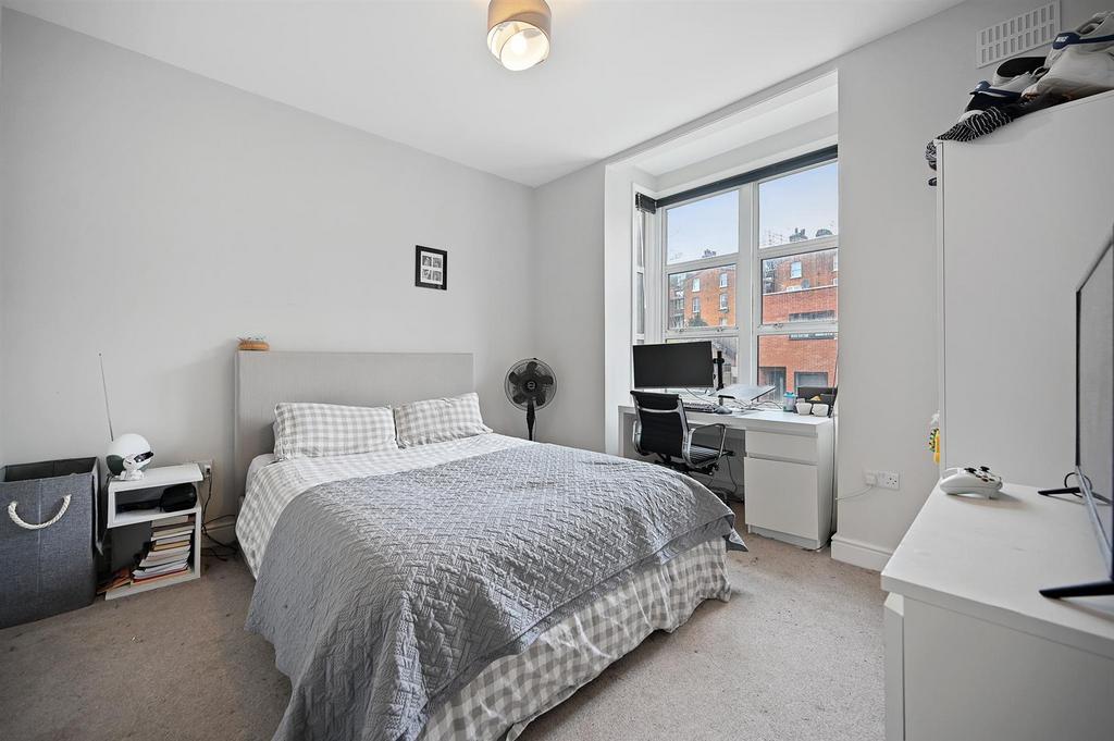 BCLR - RGF 118 Mill Lane - Bedroom 1 (4).jpg