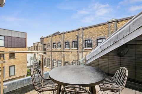 2 bedroom penthouse to rent, Rainville Road, London