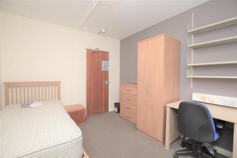 1 bedroom private hall to rent - Room 23 Martindale Court