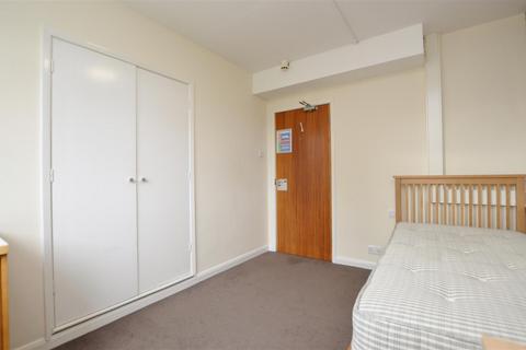1 bedroom in a house share to rent - Martindale Court