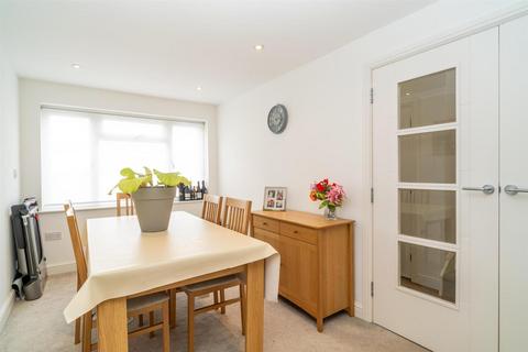 61 Wordsworth Gardens, Borehamwood, WD6 2AB