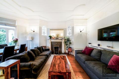 2 bedroom flat for sale - Fox Lane, London N13