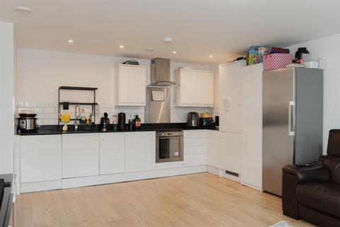 2 bedroom apartment for sale, High Street, Redhill