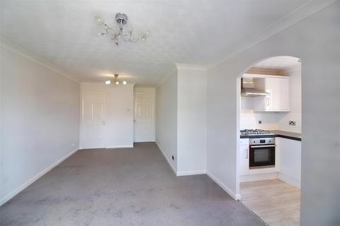 1 bedroom flat for sale, Pavers Court, Aylesbury