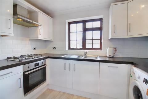 1 bedroom flat for sale, Pavers Court, Aylesbury