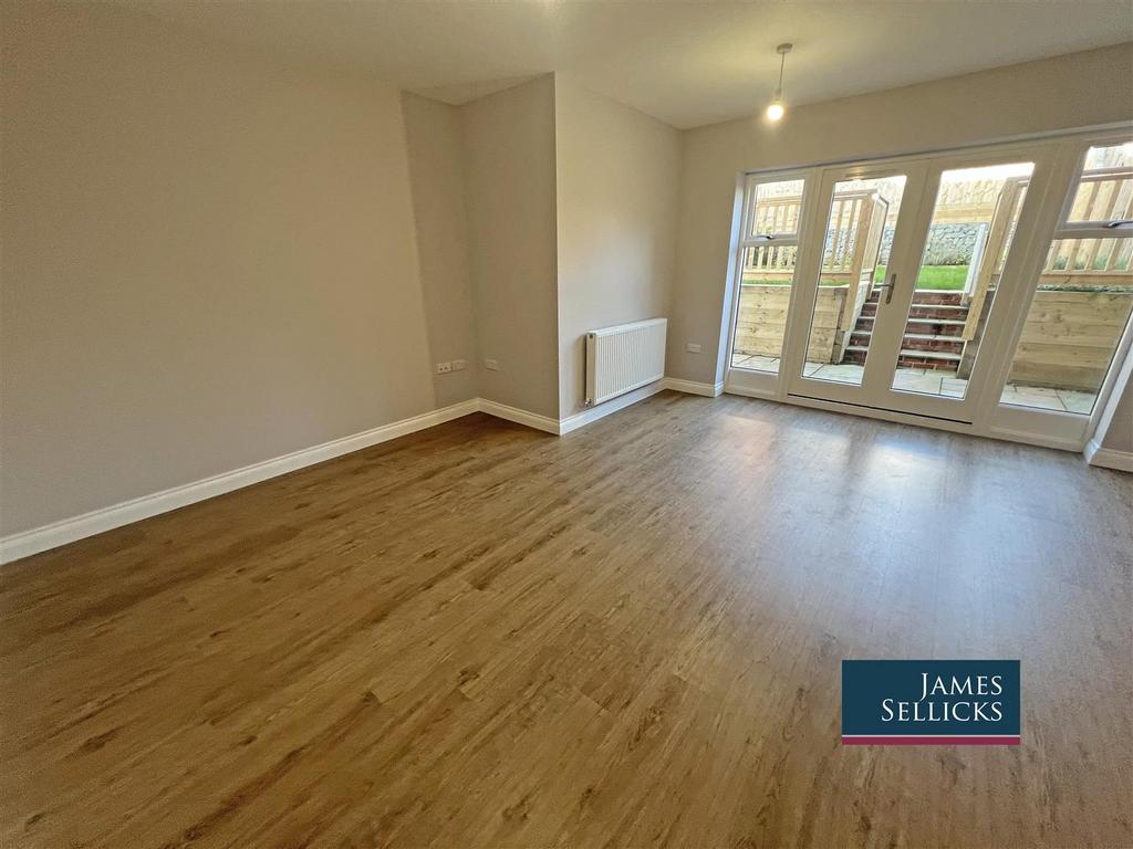 Open plan sitting / dining room