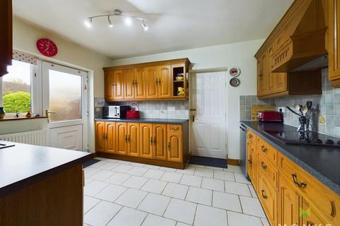 2 bedroom detached bungalow for sale, Treflach, Oswestry
