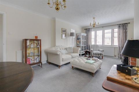 32 Austral Way, Althorne, Chelmsford, CM3 6UP