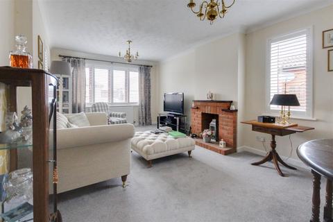 32 Austral Way, Althorne, Chelmsford, CM3 6UP