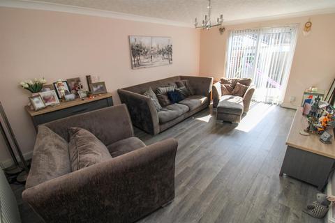67 Breedon Close, Corby, NN18 9PG