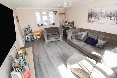67 Breedon Close, Corby, NN18 9PG