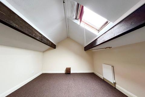 2 bedroom end of terrace house for sale, Swallow Lane, Huddersfield HD7
