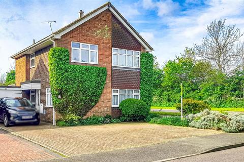 4 bedroom detached house for sale, Maple Way, Burnham-On-Crouch