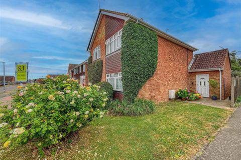 102 Maple Way, Burnham-on-crouch, CM0 8TS