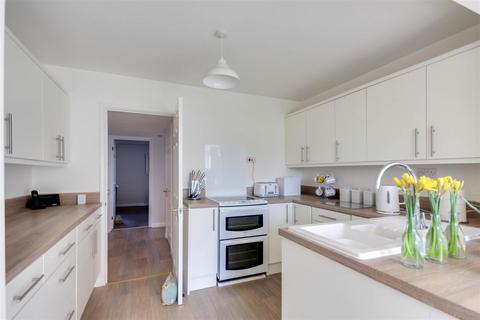 102 Maple Way, Burnham-on-crouch, CM0 8TS