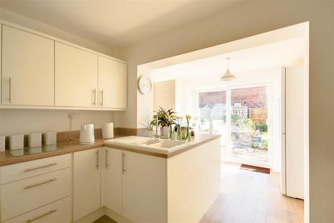 102 Maple Way, Burnham-on-crouch, CM0 8TS