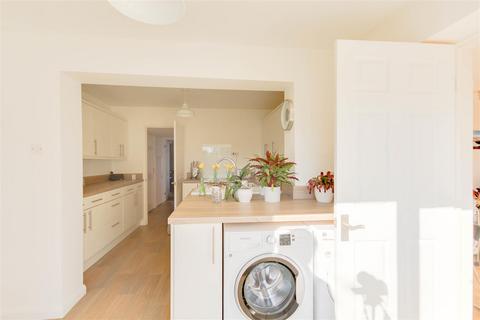 102 Maple Way, Burnham-on-crouch, CM0 8TS