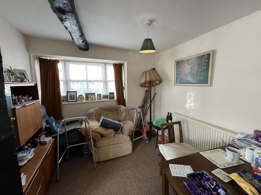 Lounge/Dining Room