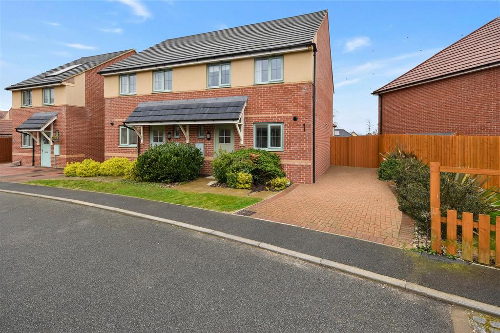 Osprey Drive, Corby NN17 3 bed semidetached house £1,100 pcm (£254 pw)