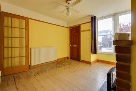 2 bedroom terraced house for sale, Station Road, Burnham-On-Crouch