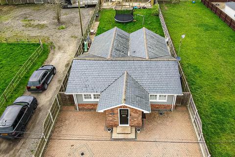 2 bedroom detached bungalow for sale, Scalby Road, Southminster