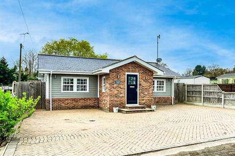 2 bedroom detached bungalow for sale, Scalby Road, Southminster