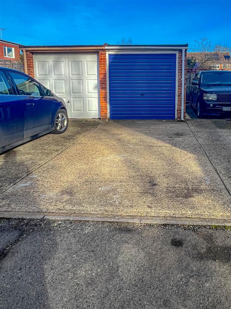 Garage/Parking