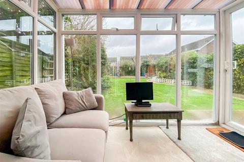 11 Ember Way, Burnham-on-crouch, CM0 8TJ