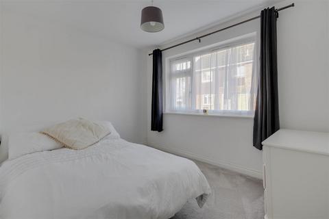 11 Ember Way, Burnham-on-crouch, CM0 8TJ