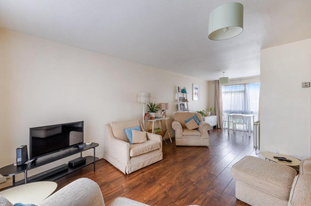 Larch crescent