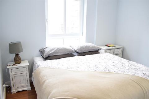 2 bedroom apartment to rent, Commercial Street, London E1