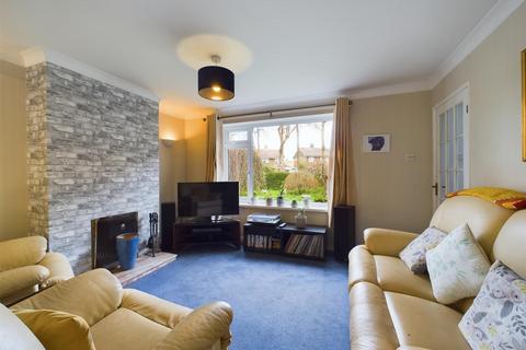 4 bedroom end of terrace house for sale - Tangmere Road, Crawley RH11