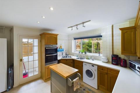 4 bedroom end of terrace house for sale - Tangmere Road, Crawley RH11