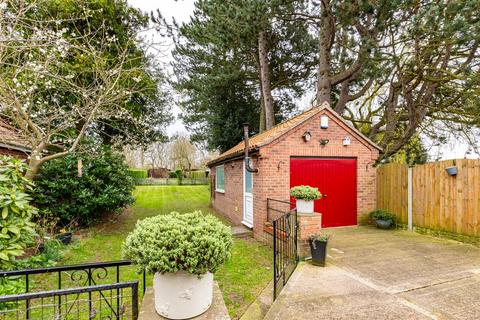 3 bedroom detached house for sale, Flixborough Road, Burton-Upon-Stather