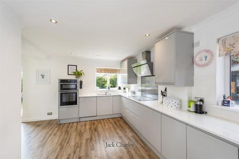 4 bedroom detached house for sale, Exeter Close, Tonbridge