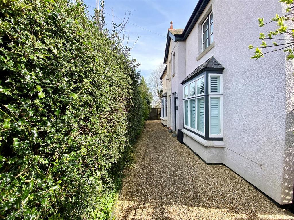 Station Road, Baschurch, Shrewsbury 2 bed semidetached house for sale