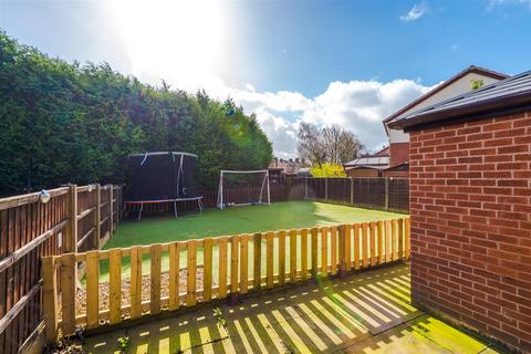 3 bedroom detached house for sale, Chillingham Drive, Leigh