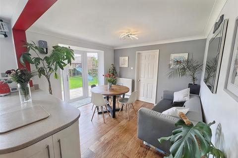 4 bedroom detached house for sale - Swift Close, Aylesbury HP19