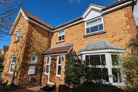 4 bedroom detached house for sale, Swift Close, Aylesbury HP19