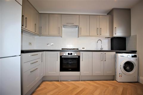 3 bedroom apartment to rent - Middleton Avenue, London E4