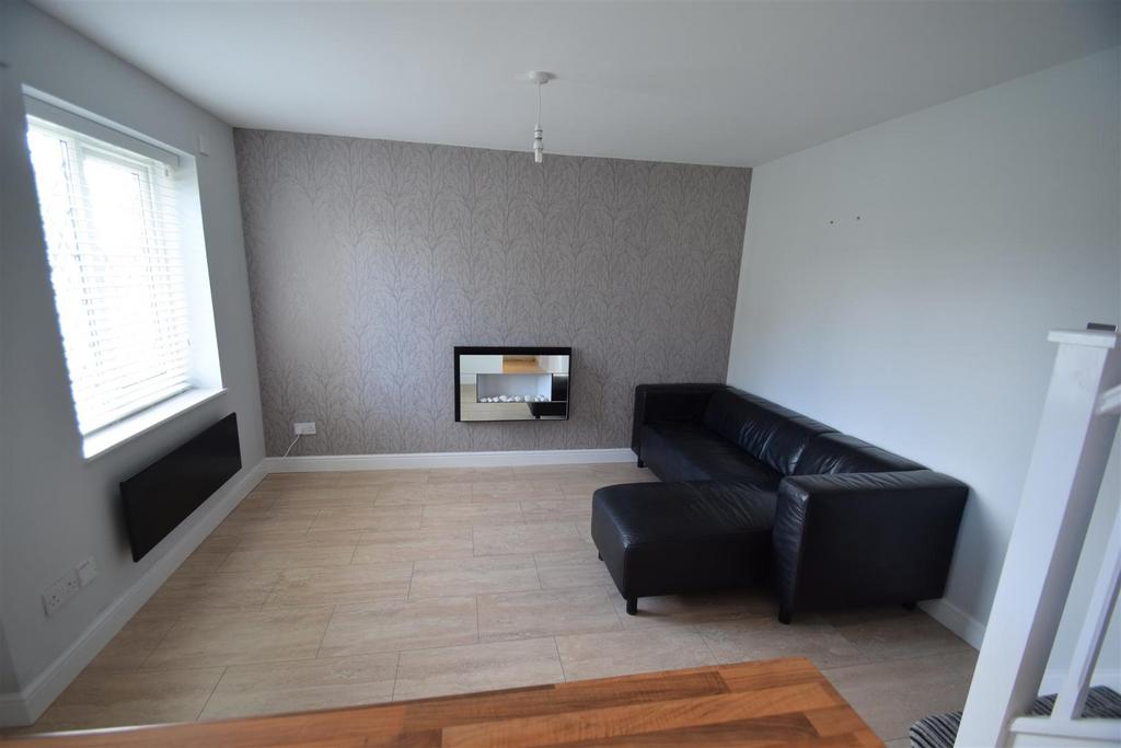 Underhill Close, Newport 1 bed semidetached house for sale £127,500