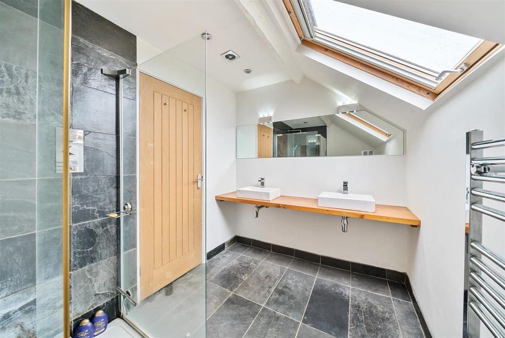Bedroom 3 ensuite