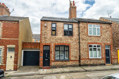 3 bedroom semi-detached house for sale - Curzon Terrace, South Bank, York