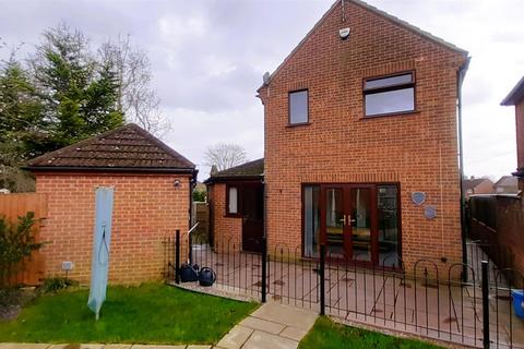 2 bedroom detached house for sale, Almons Way, Slough SL2