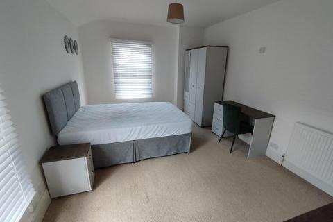 3 bedroom semi-detached house to rent, Grove Lane, Ipswich
