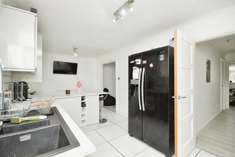 3 bedroom semi-detached house for sale - Bro Ednyfed, Llangefni LL77