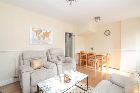 3 bedroom terraced house for sale, Titchfield Road, Carshalton SM5