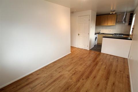 1 bedroom apartment to rent - Wakefield Close, Byfleet, Surrey