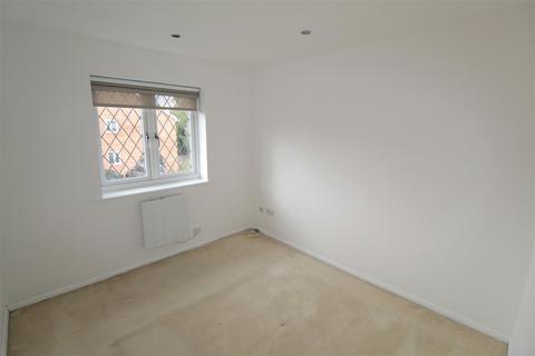 1 bedroom apartment to rent - Wakefield Close, Byfleet, Surrey