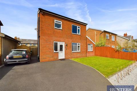 4 bedroom detached house for sale - Grove Road, Filey
